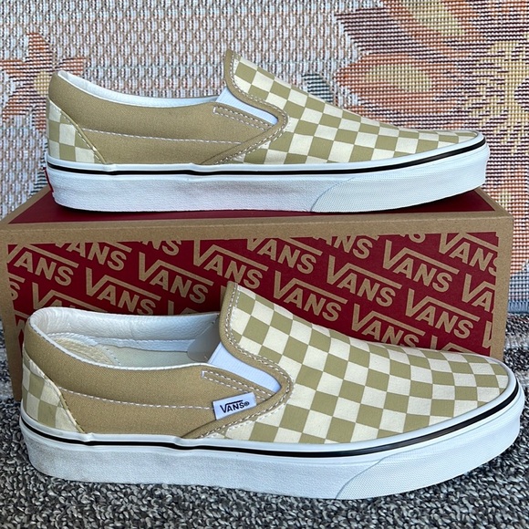 Vans WMNS Classic Slip-0
Checkerboard Taos Taupe
VN0A5A08YUU
Sneakers - Picture 1 of 16
